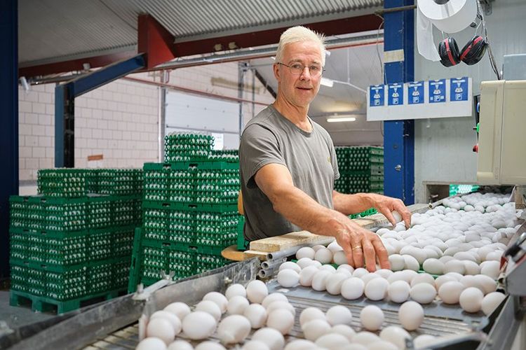 Vliegende kiep Ab Pennings helpt boeren uit de brand